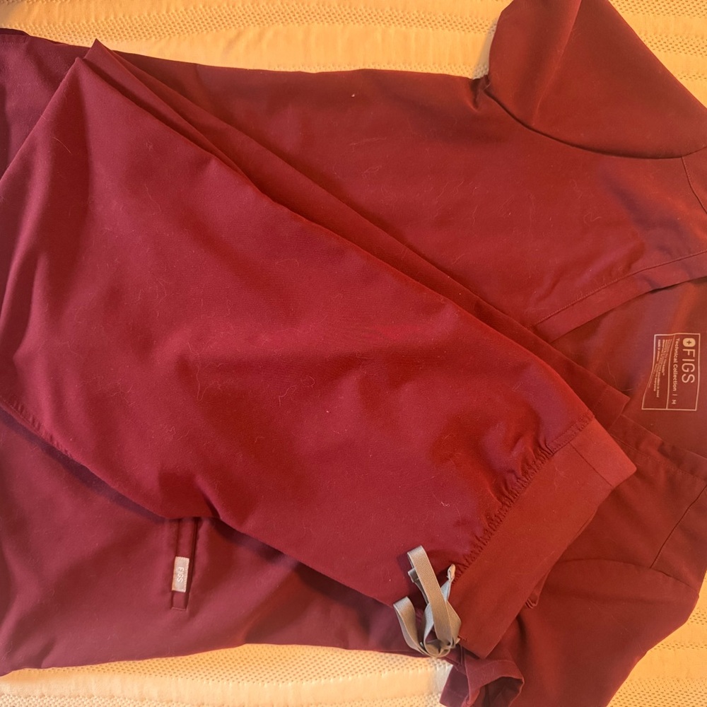 Figs Burgundy Scrub Set
